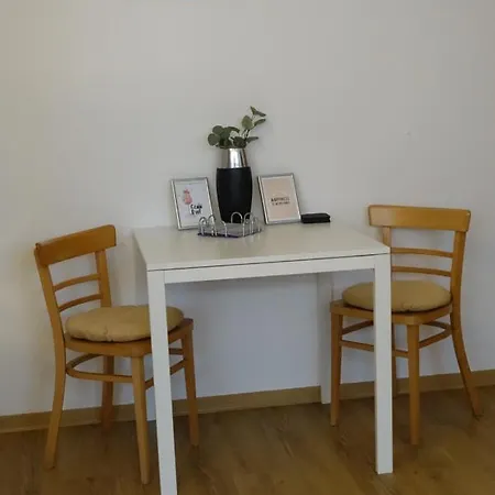 Ruhige, Modern Eingerichtete 2 Im Untergeschoss Eines Zweifamilienhauses *