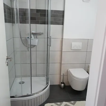 Ruhige, Modern Eingerichtete 2 Im Untergeschoss Eines Zweifamilienhauses Apartment